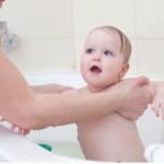 新生児の沐浴後は水分補給をしたほうがいいの？飲み物は何がいい？